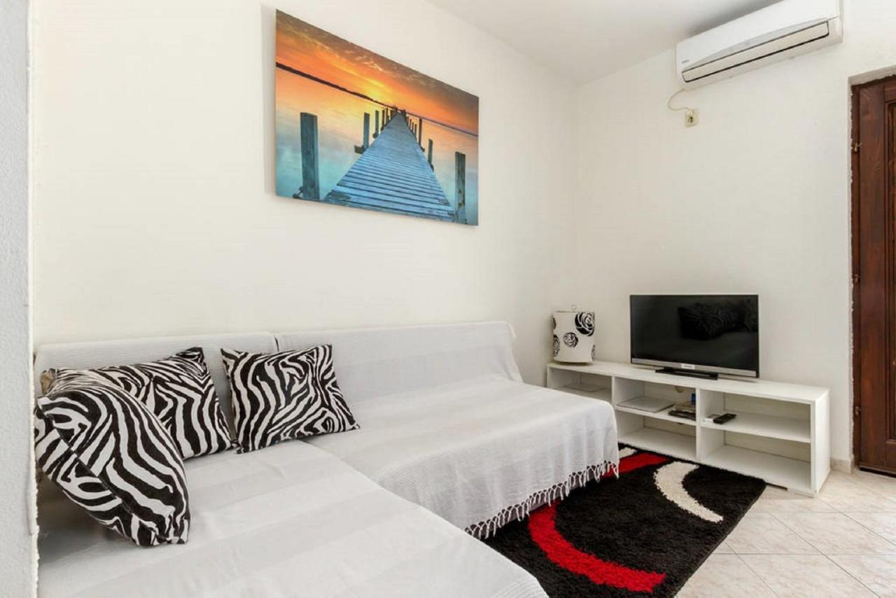 Apartments Marasovic - Roko สปลิท ภายนอก รูปภาพ